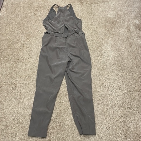 Express women jump suit. Size 2 petite - Picture 6 of 7